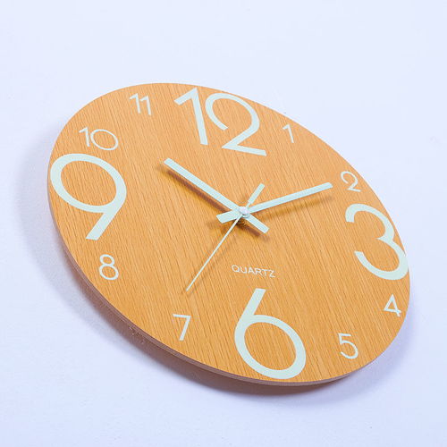 靜謐時光 夜光木紋石英鐘，為現代家居注入詩意